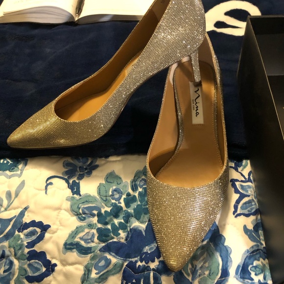 Nina Color Steel Luna Shine Dressy 2 1/2 Inch Heels Wore Once EUC - Picture 4 of 8